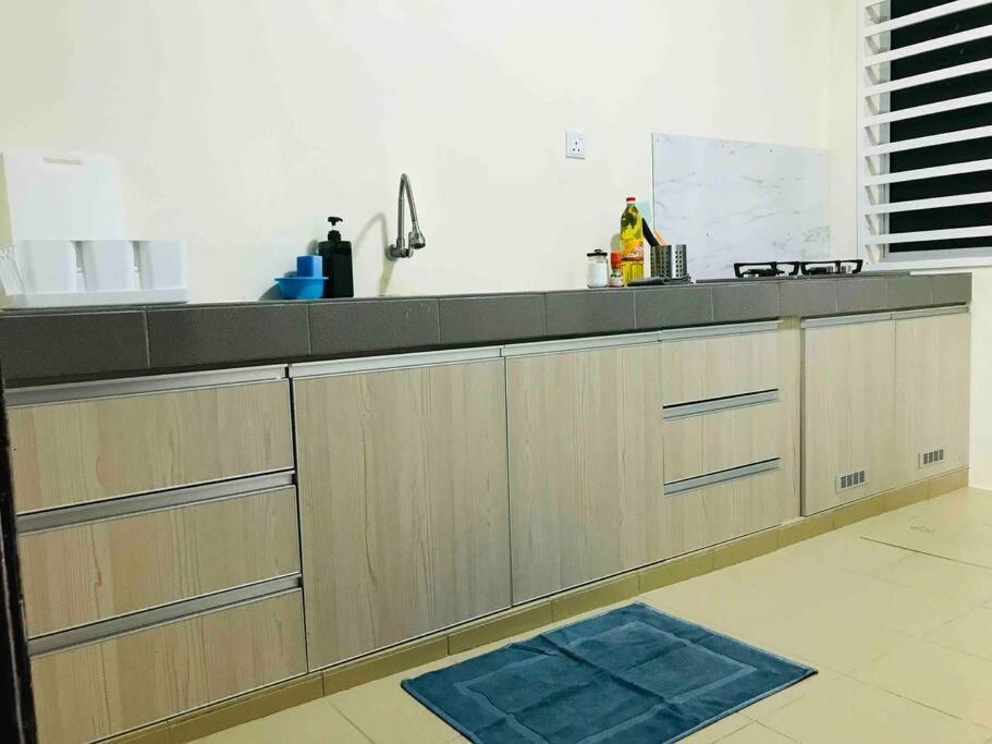 Sarang - Landed House With 3 Bed *