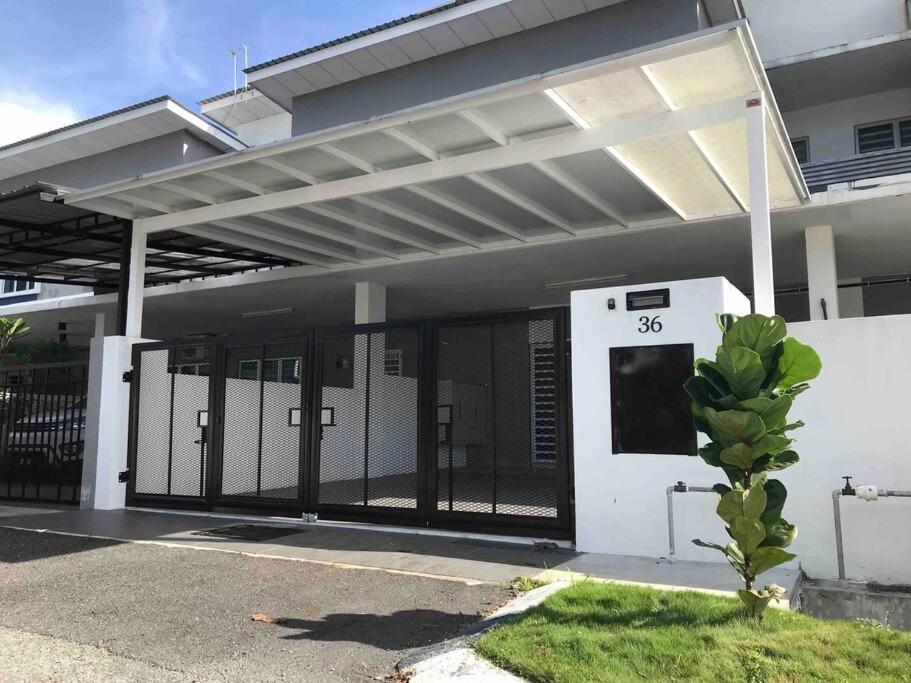 Sarang - Landed House With 3 Bed Rumah percutian Ipoh