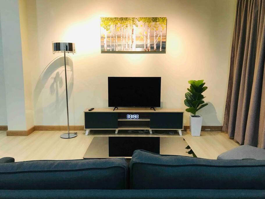 Sarang - Landed House With 3 Bed