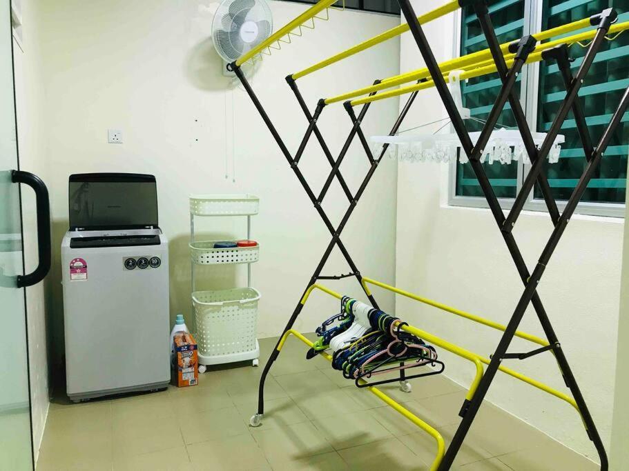 Sarang - Landed House With 3 Bed *